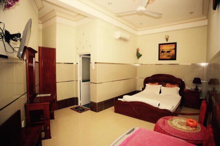 Tan Dat Hoa Hotel & Massage Хошимин Экстерьер фото