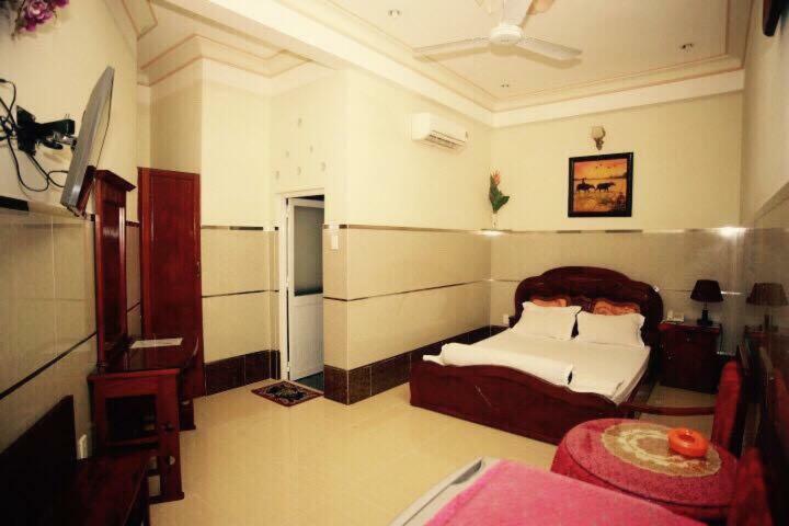 Tan Dat Hoa Hotel & Massage Хошимин Экстерьер фото
